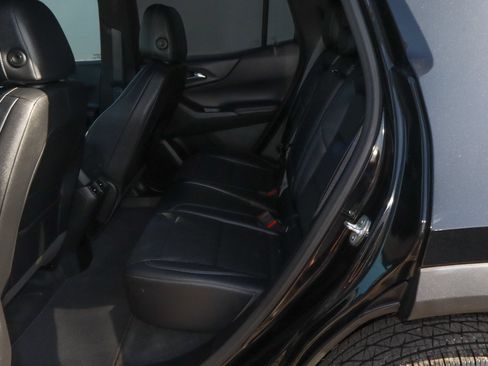 Used 2025 Chevrolet Equinox LT w/ Convenience Package II FWD image 8