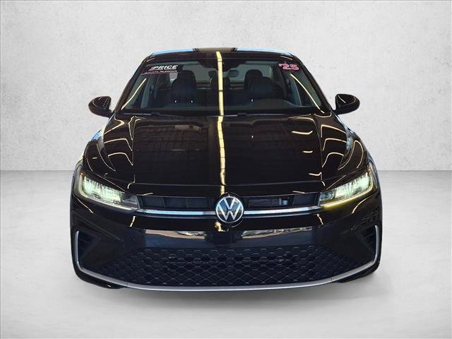 Used 2025 Volkswagen Jetta SE FWD image 2