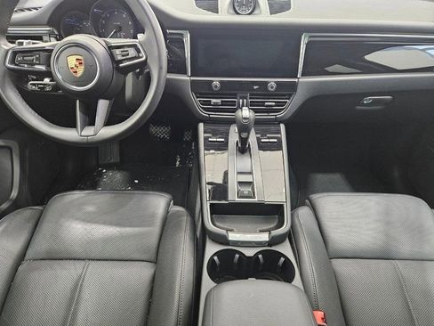 Certified 2025 Porsche Macan image 13