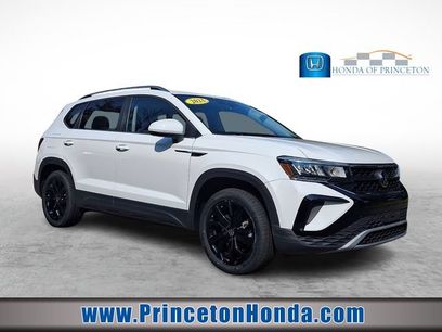 Used 2023 Volkswagen Taos SE w/ Panoramic Sunroof Package