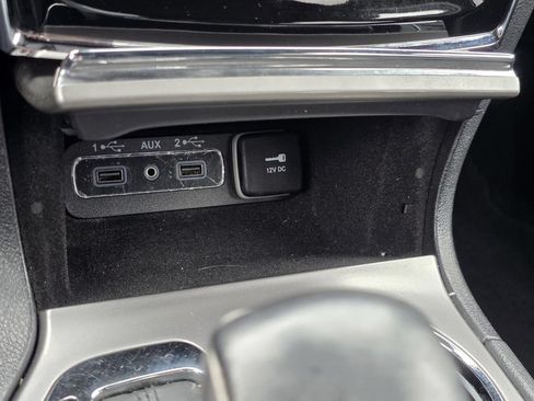 Used 2020 Jeep Grand Cherokee Altitude AWD/4WD image 26