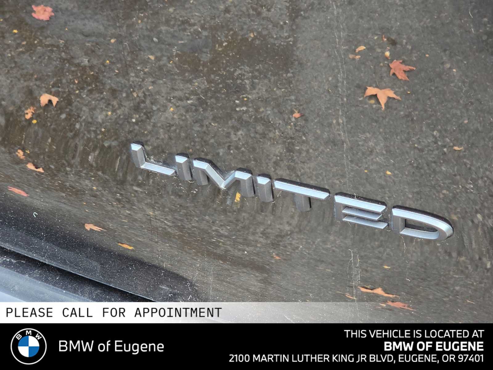 Used 2025 Chrysler Pacifica Limited FWD image 4