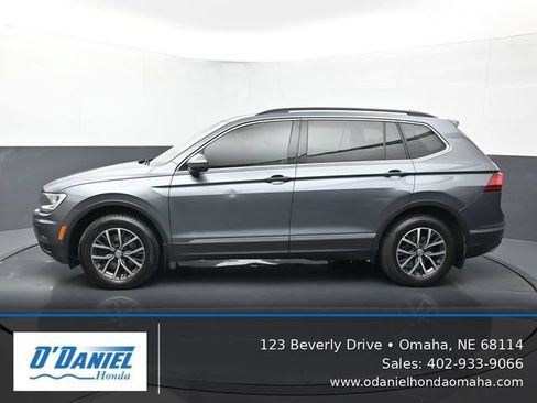 Used 2020 Volkswagen Tiguan SE w/ Panoramic Sunroof Package AWD/4WD image 2
