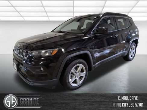 Used 2024 Jeep Compass Latitude AWD/4WD image 1