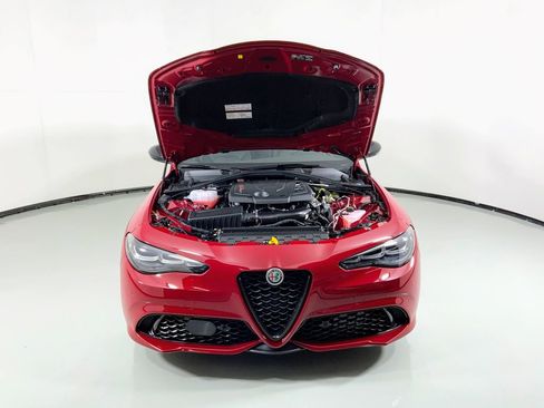 Used 2024 Alfa Romeo Giulia Sprint AWD/4WD image 4