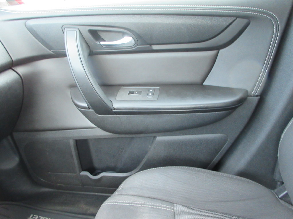 Used 2017 Chevrolet Traverse LT w/ Style and Technology Package FWD image 32