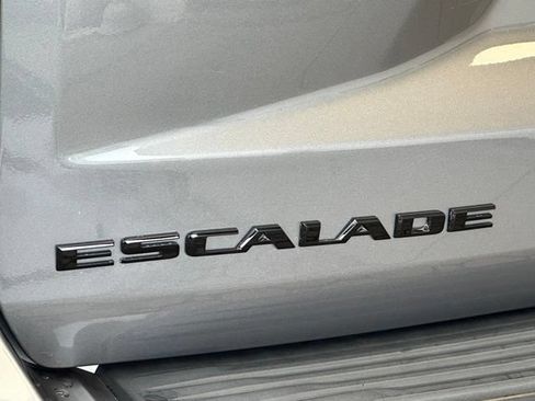 Used 2022 Cadillac Escalade ESV Premium Luxury AWD/4WD image 32