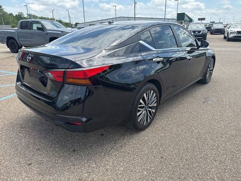 Used 2025 Nissan Altima 2.5 SV FWD image 7