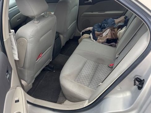 Used 2010 Ford Fusion SE image 2