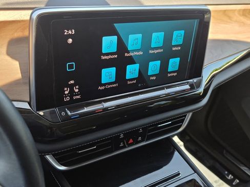Certified 2024 Volkswagen Atlas SE FWD image 22