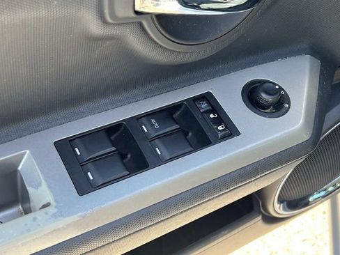 Used 2010 Dodge Avenger R/T FWD image 17