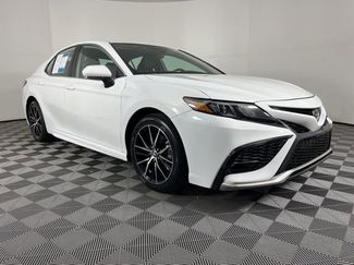 Used 2023 Toyota Camry SE video 2