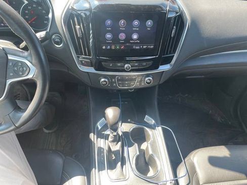 Used 2022 Chevrolet Traverse LT w/ LT Premium Package AWD/4WD image 14