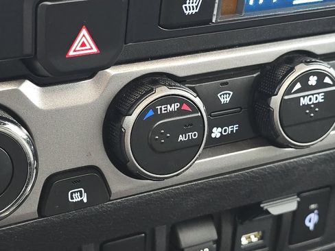 Used 2023 Toyota Tacoma Limited image 27