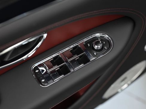 New 2024 Bentley Bentayga image 9