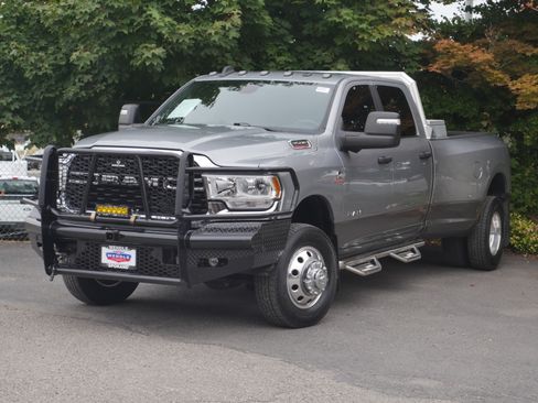 Used 2024 RAM 3500 Big Horn w/ Towing Technology Group AWD/4WD image 2