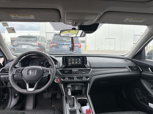 Used 2018 Honda Accord EX image 8