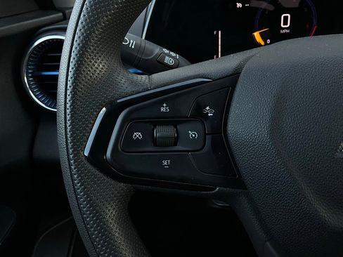 Used 2025 Chevrolet Trax LT image 32