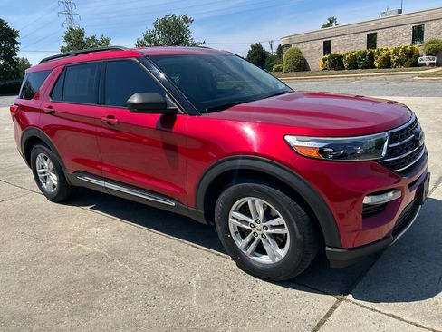 Used 2020 Ford Explorer XLT w/ Equipment Group 202A RWD image 9