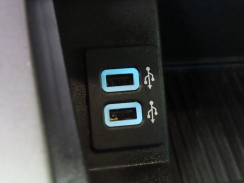 Used 2018 Ford F150 XLT w/ Equipment Group 302A Luxury image 8