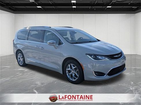 Used 2017 Chrysler Pacifica Limited w/ UConnect Theater Package image 7