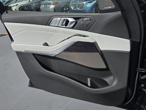 New 2026 BMW X7 xDrive40i w/ M Sport Package image 16