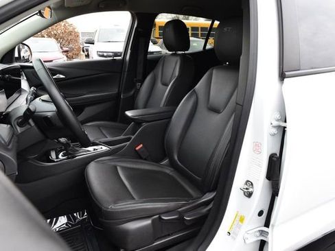 Used 2024 Buick Encore GX Sport Touring image 19