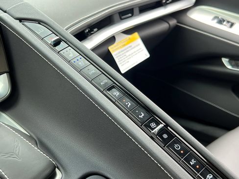 Used 2025 Chevrolet Corvette Z06 RWD image 28