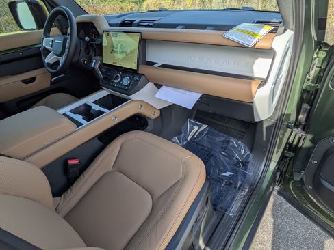 New 2026 Land Rover Defender 110 X-Dynamic SE image 30