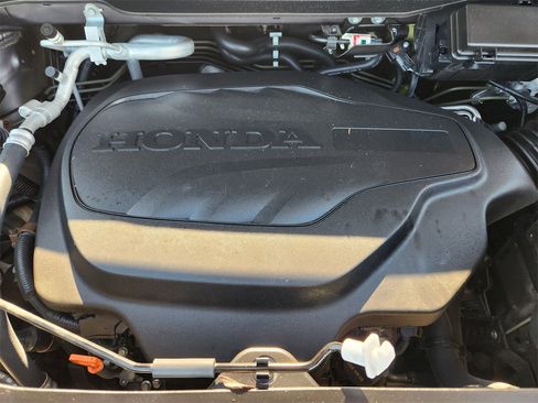 Certified 2022 Honda Pilot Touring image 32