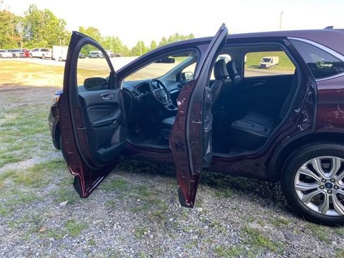 Certified 2022 Ford Edge Titanium AWD/4WD image 17