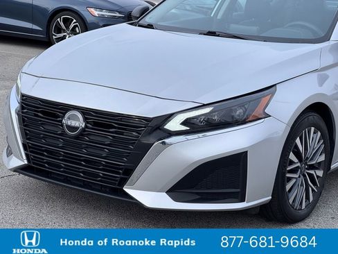 Used 2024 Nissan Altima 2.5 SV image 31