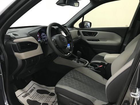 Used 2025 Subaru Forester AWD/4WD image 9