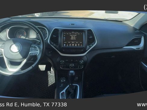 Used 2018 Jeep Cherokee Latitude Plus w/ Cold Weather Group AWD/4WD image 8