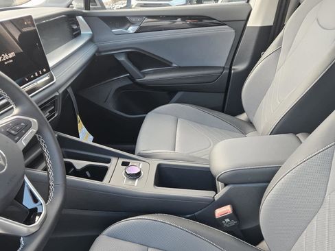 New 2026 Volkswagen Tiguan SE image 15