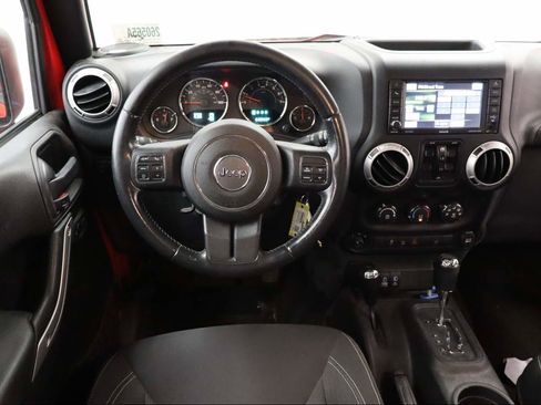 Used 2016 Jeep Wrangler Unlimited Rubicon w/ Connectivity Group image 4