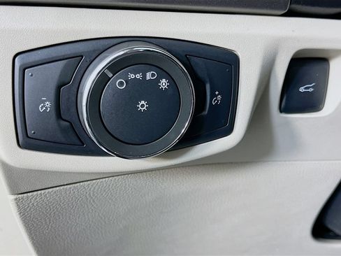 Used 2018 Ford Fusion SE FWD image 13
