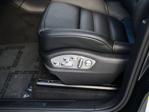 Certified 2026 Porsche Macan AWD/4WD image 28