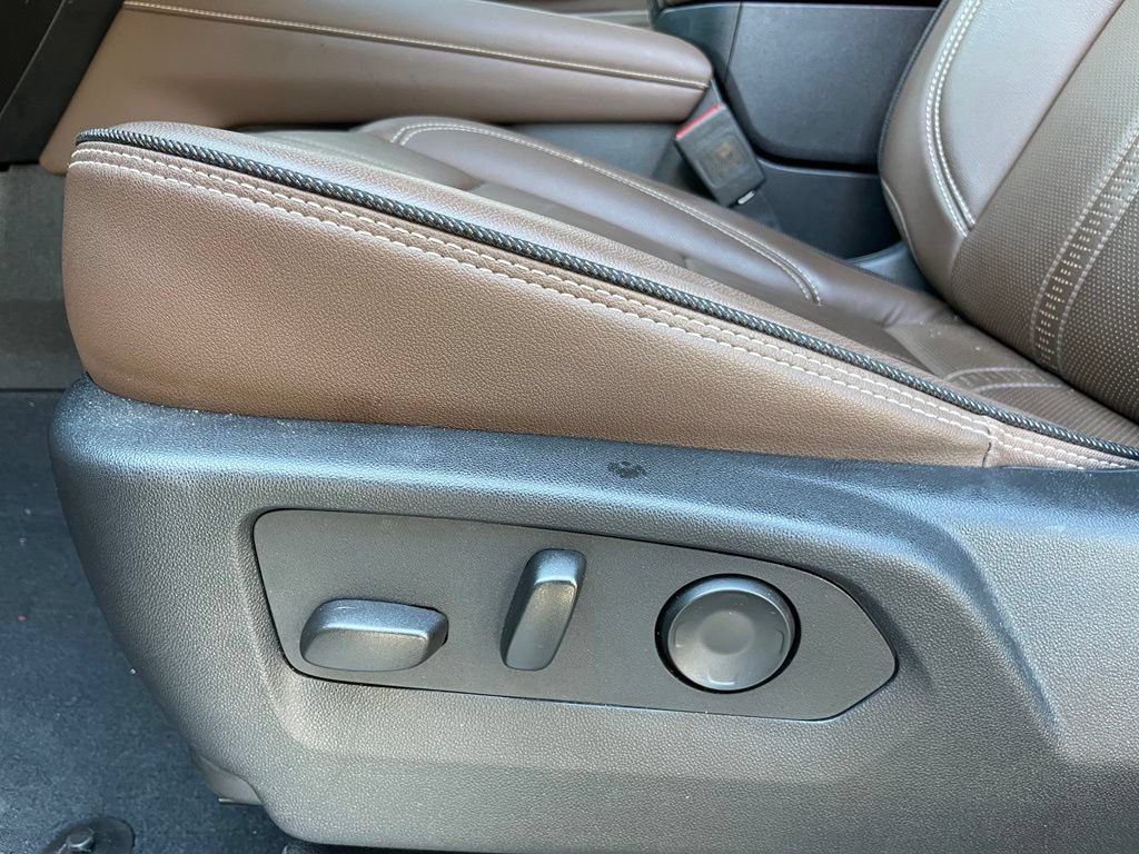 Used 2025 Chevrolet Tahoe High Country AWD/4WD image 11