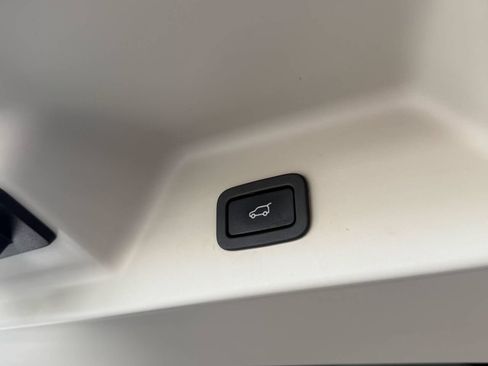 Used 2015 Land Rover Range Rover Supercharged image 18