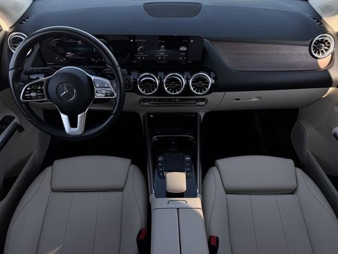 Used 2023 Mercedes-Benz GLA 250 4MATIC image 11