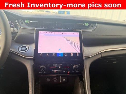 Used 2023 Jeep Grand Cherokee Limited w/ Black Appearance Package RWD image 7