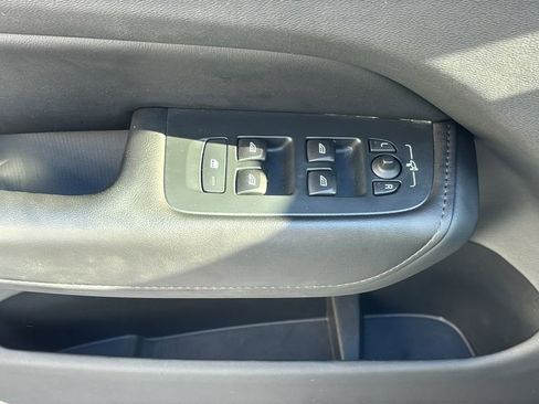 Used 2024 Volvo XC60 T8 Core AWD/4WD image 12
