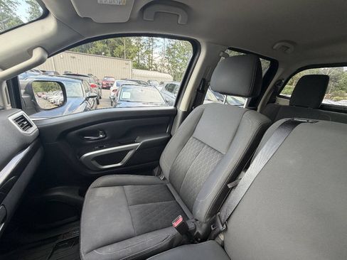 Used 2017 Nissan Titan SV AWD/4WD image 12