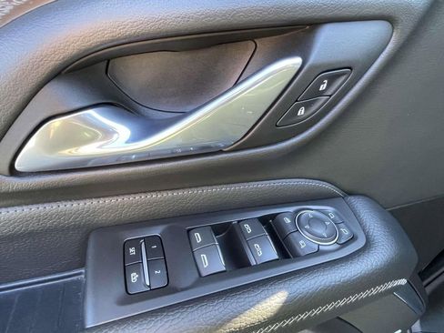 Used 2023 GMC Yukon Denali w/ Denali Reserve Package image 21