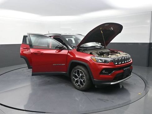 Used 2025 Jeep Compass Limited AWD/4WD image 39
