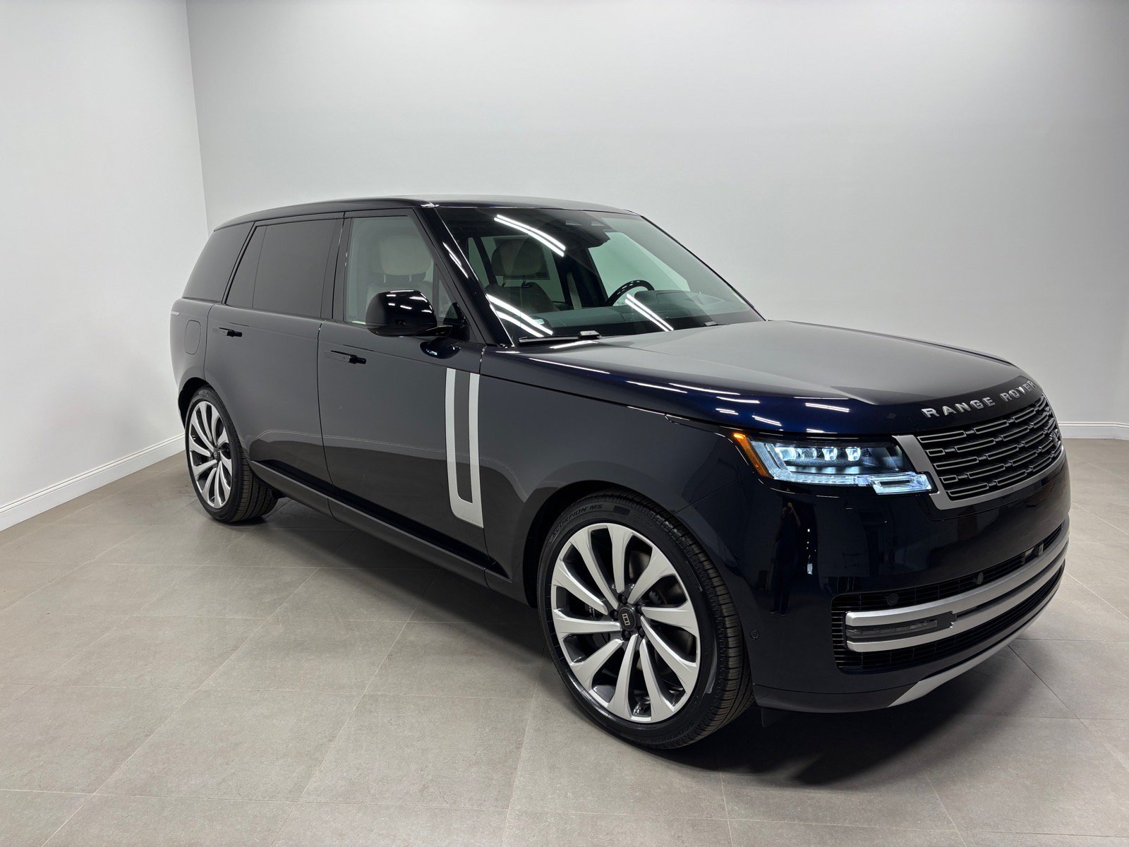 New 2027 Land Rover Range Rover Long Wheelbase Autobiography AWD/4WD image 5