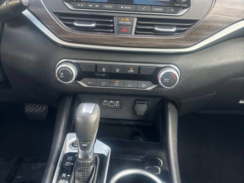 Used 2024 Nissan Altima 2.5 SV FWD image 18