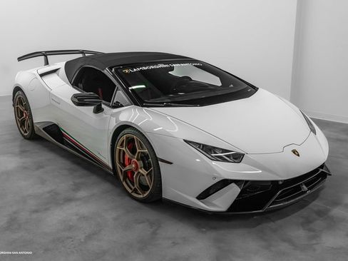 Used 2019 Lamborghini Huracan Performante AWD/4WD image 11