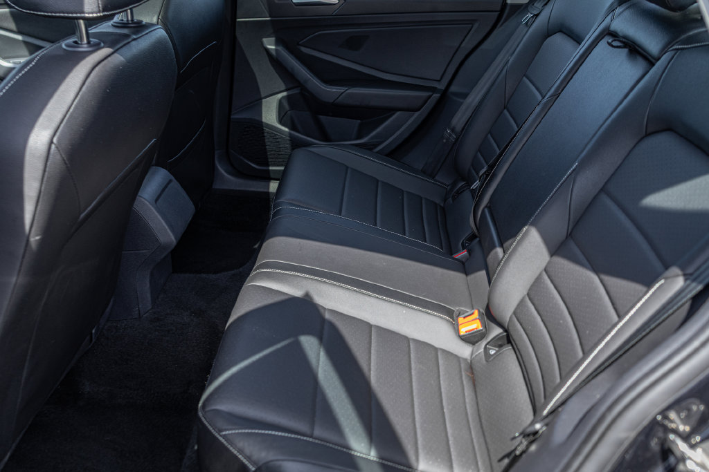 Certified 2024 Volkswagen Jetta SE FWD image 28